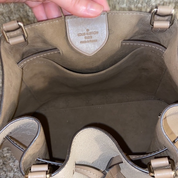 Louis Vuitton beige barrel bag - Picture 3 of 14